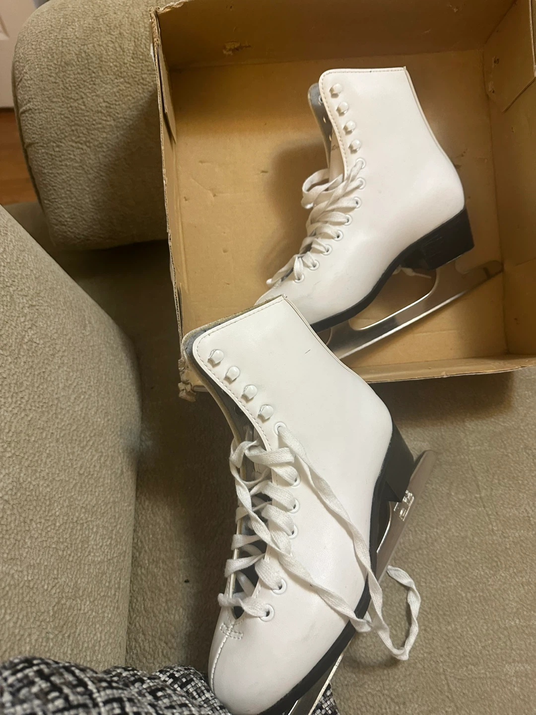 CCM White Figure Skates - photo 2