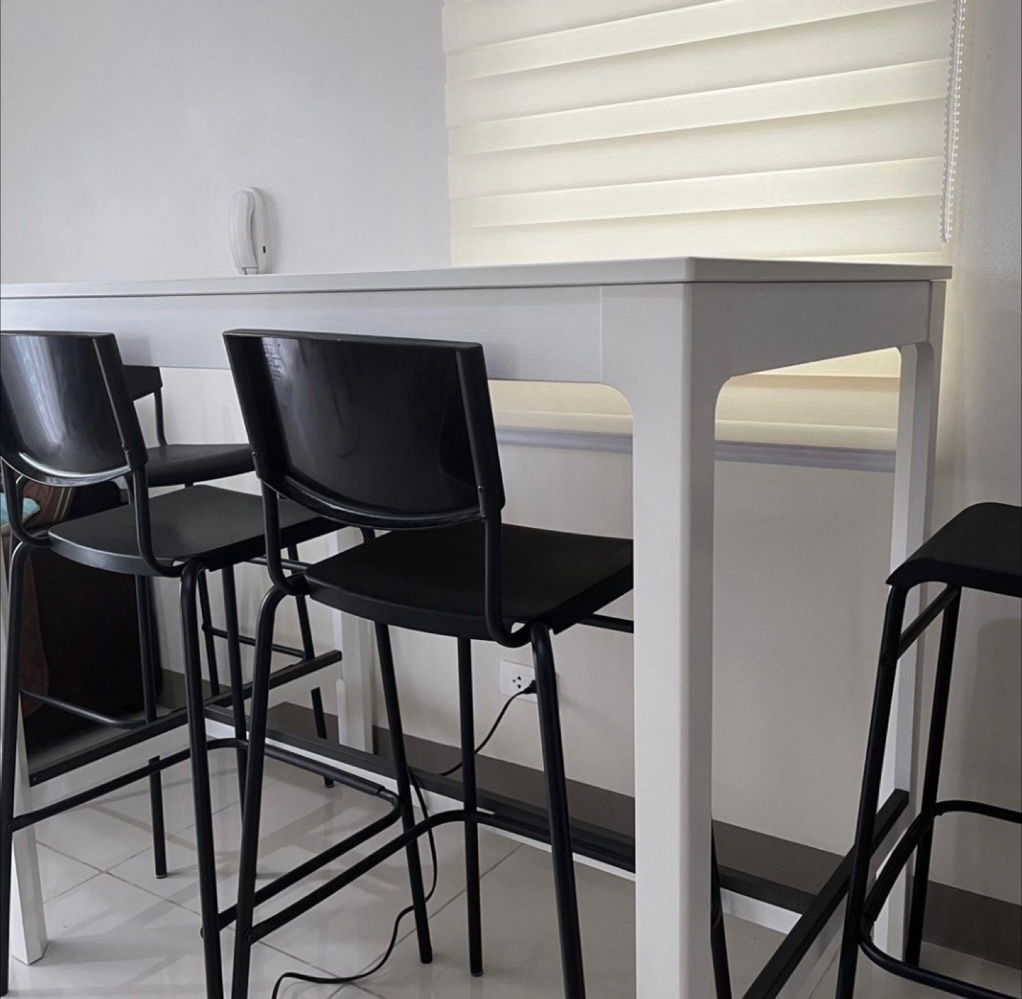 Can deliver—White bar table and 5 black bar chairs. - photo 2
