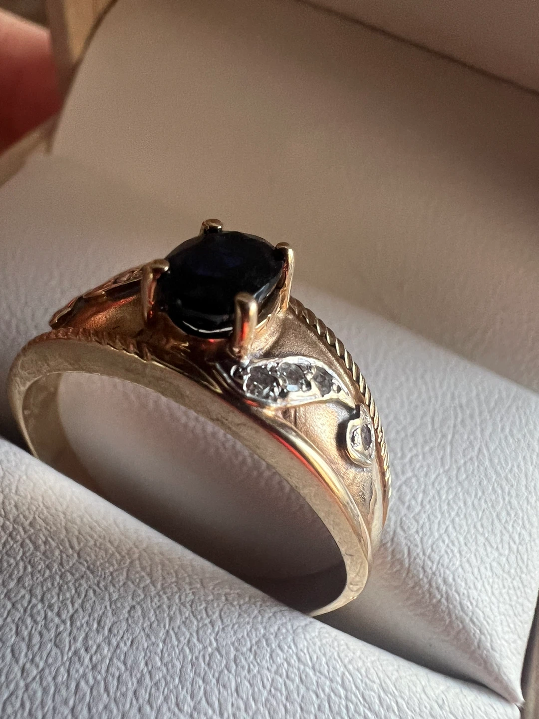 10 k Sapphire and Diamond Ring - photo 5