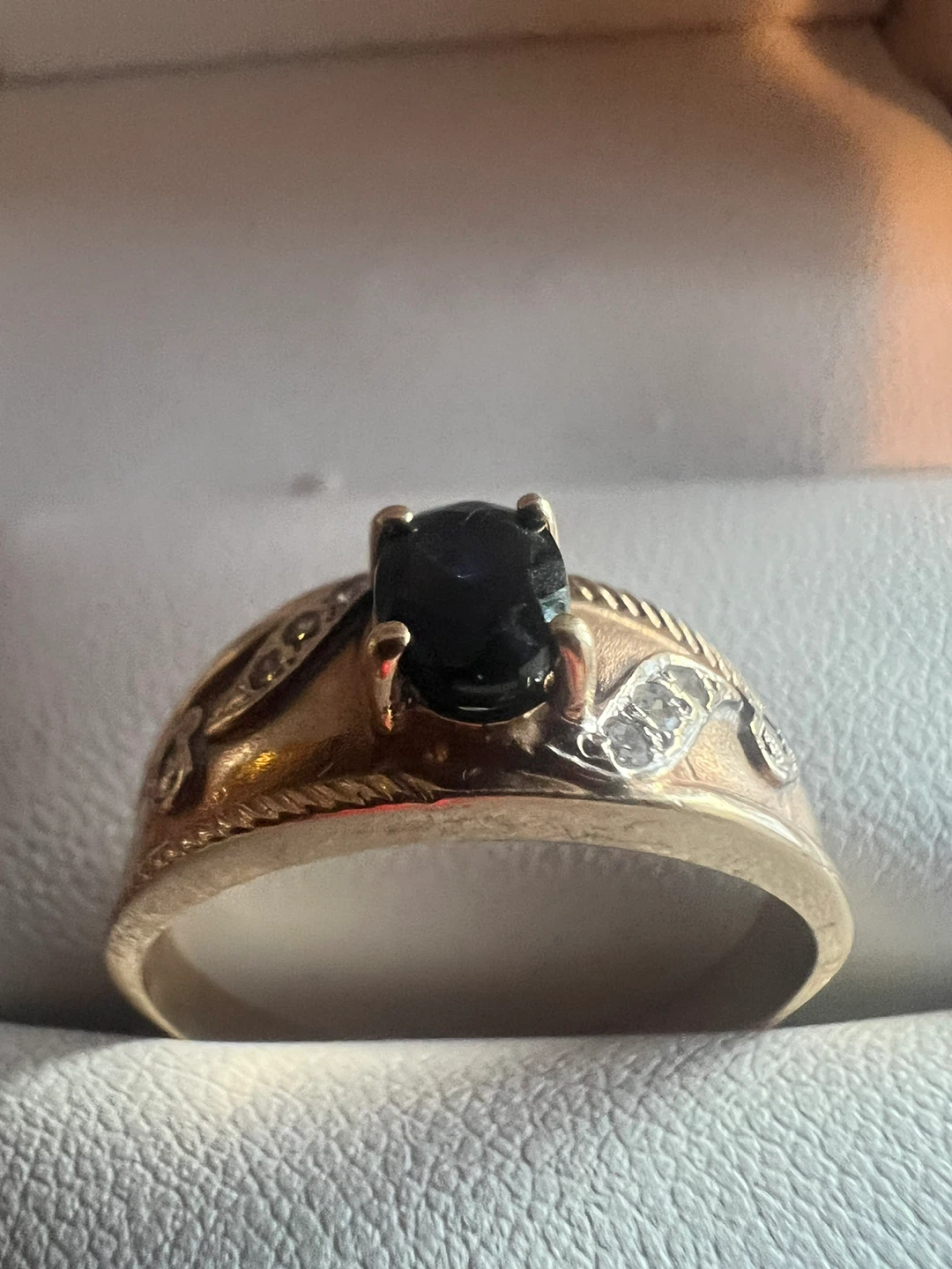10 k Sapphire and Diamond Ring - photo 3