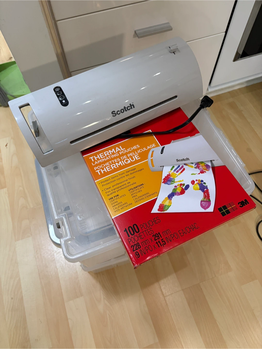 Scotch Thermal Laminator with 80 Pouches