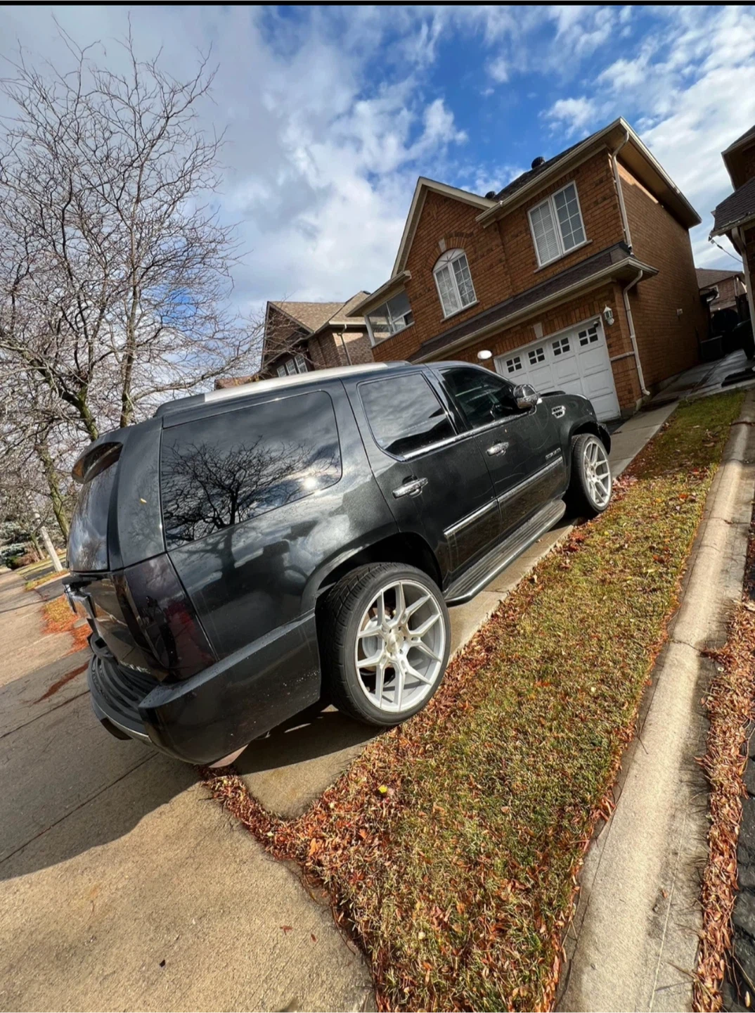 Cadillac Escalade SUV - photo 4