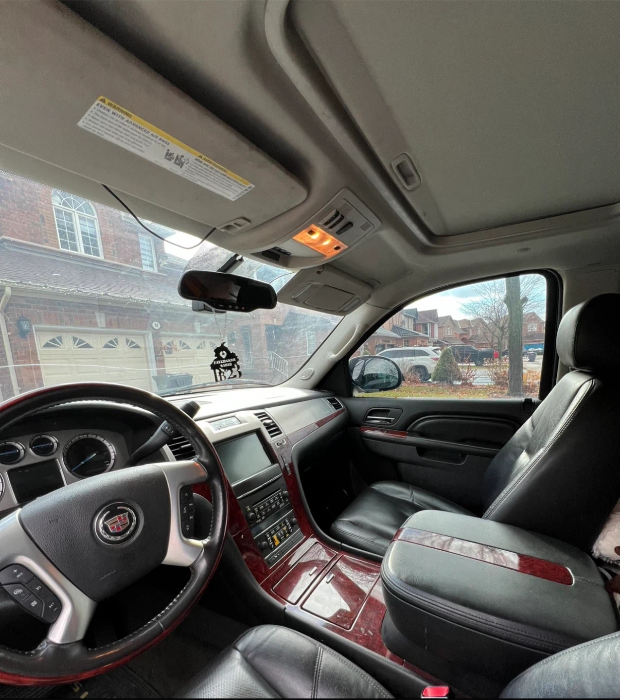 Cadillac Escalade SUV - photo 3