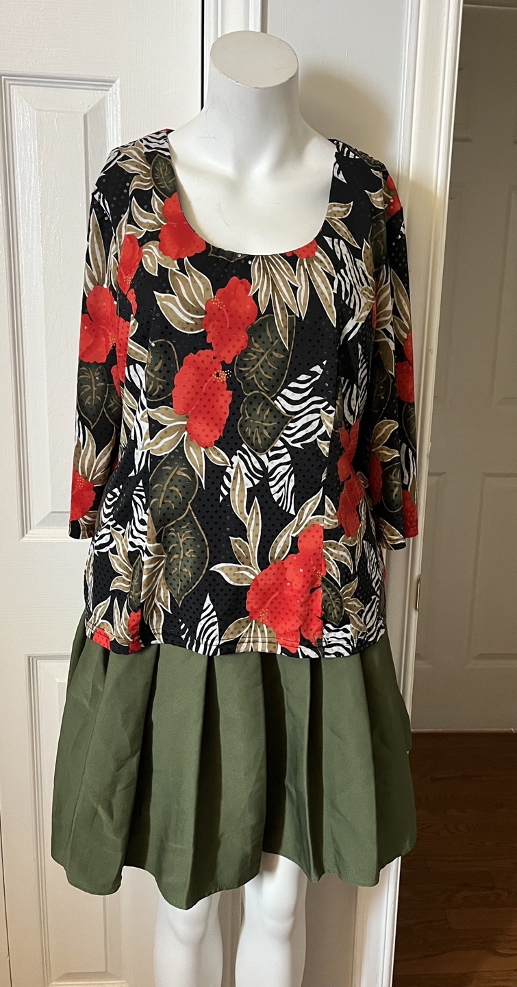 Marsellis Collections Women's Top size large - photo 2