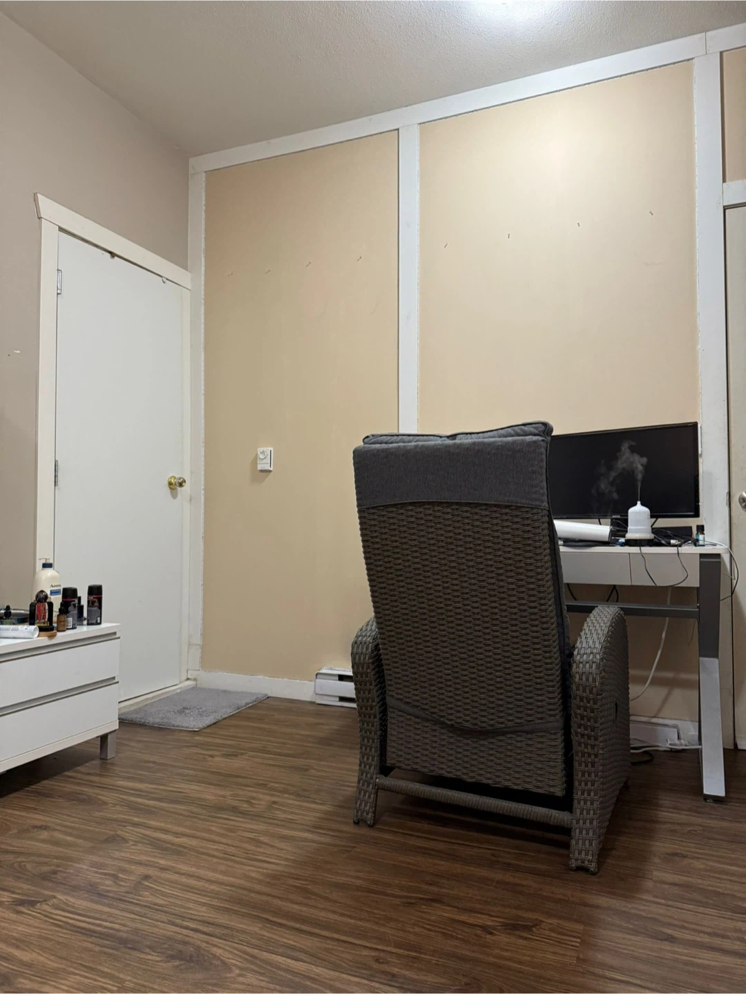 Bachelor Suite For Rent - photo 4