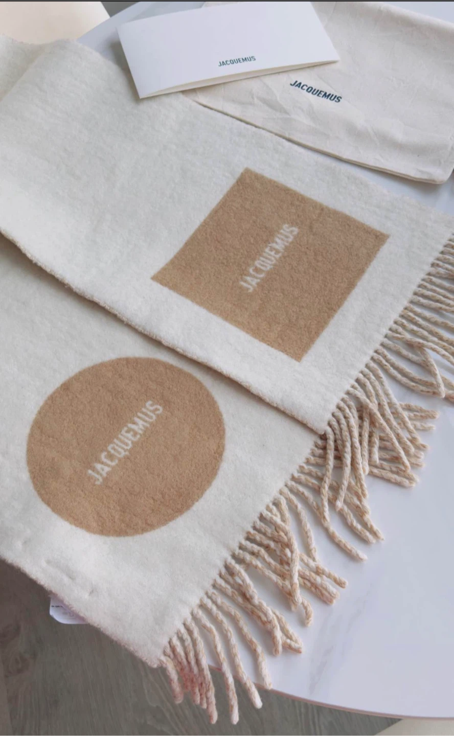 Jacquemus L'écharpe Rond Carré Fringed Scarf - photo 2