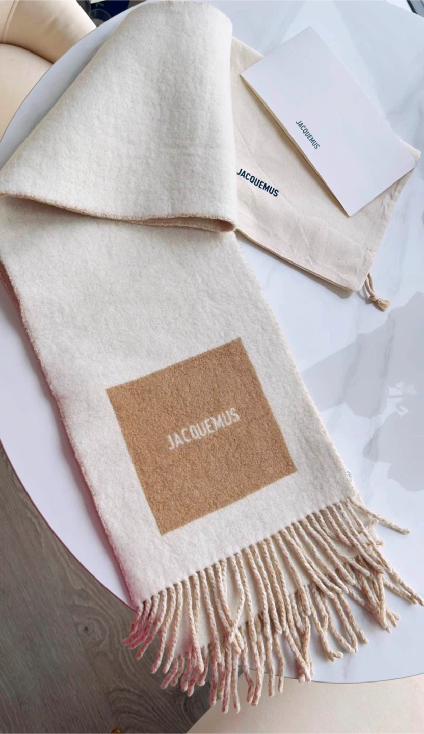 Jacquemus L'écharpe Rond Carré Fringed Scarf