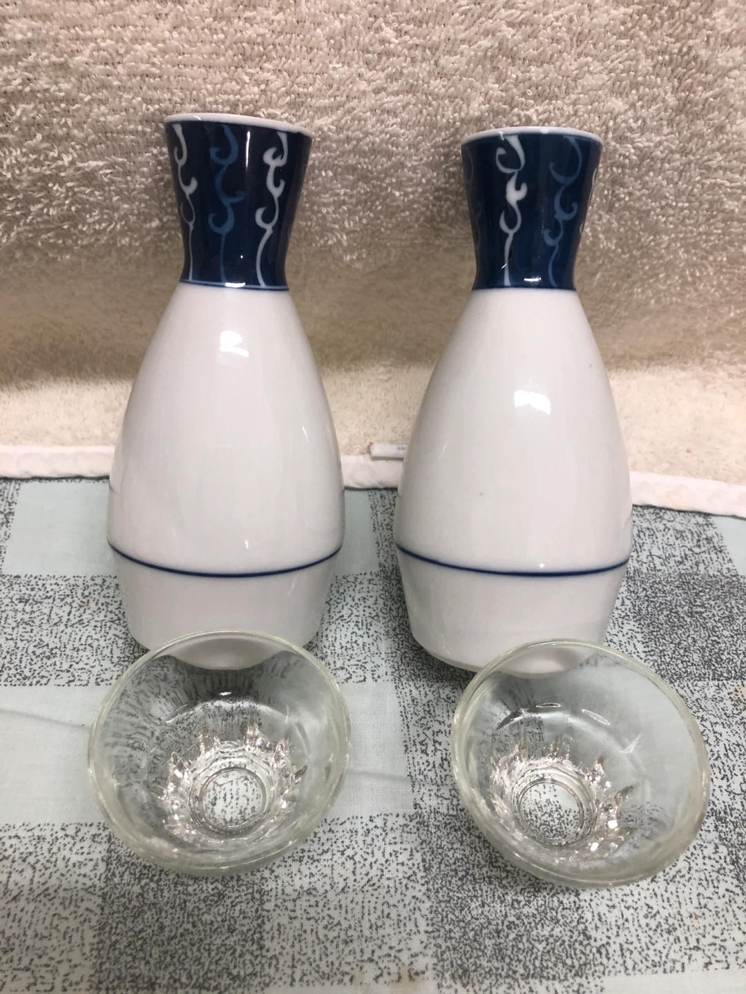 Sake Set - 2 Ceramic Bottles & 2 Glass Cups - photo 3