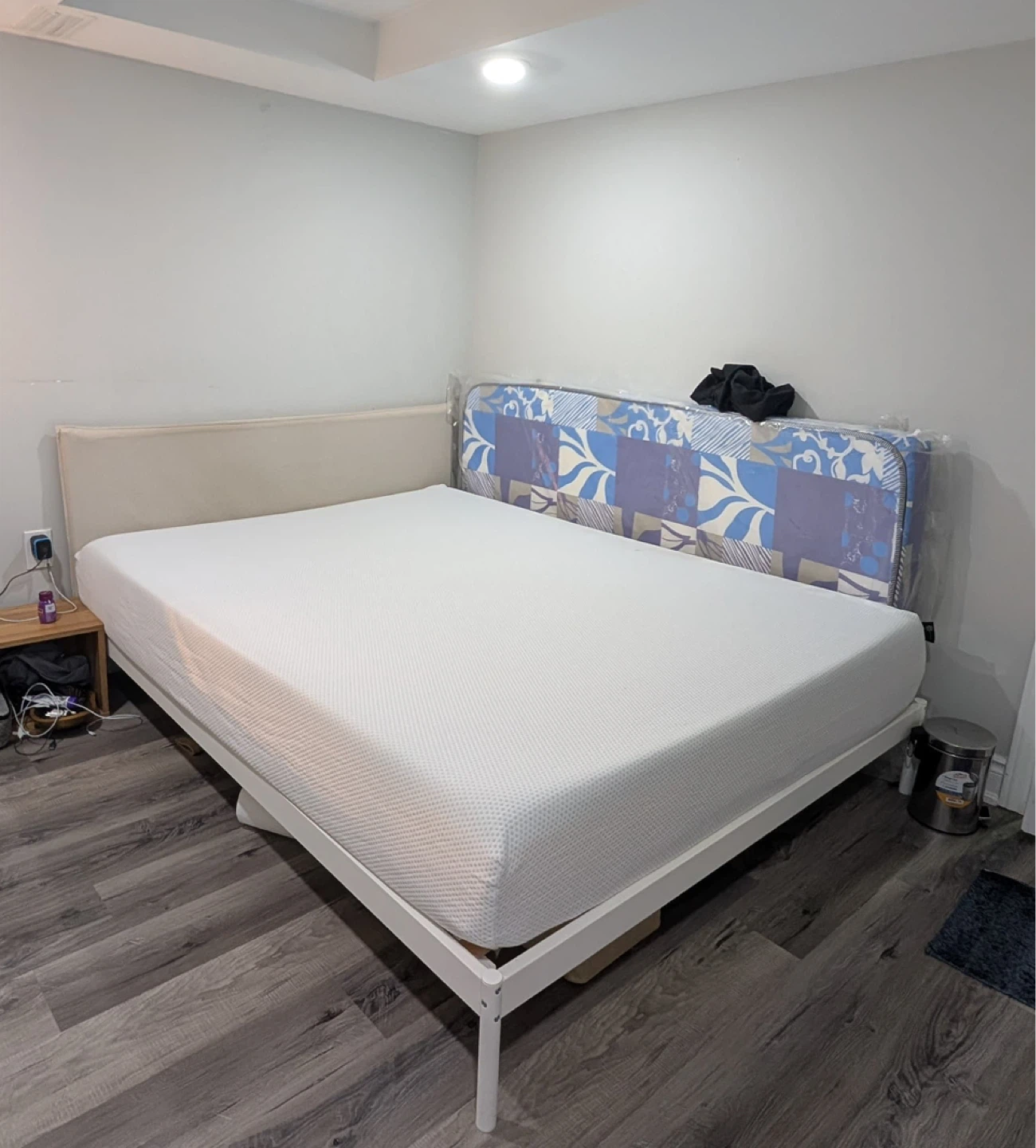 Queen bed & side table with zinus mattress