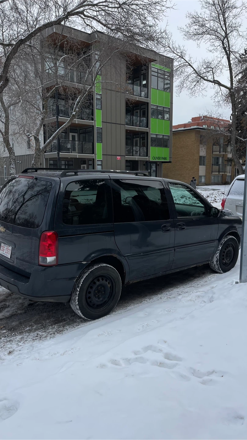 2009 Chevrolet Uplander LT Minivan - photo 4