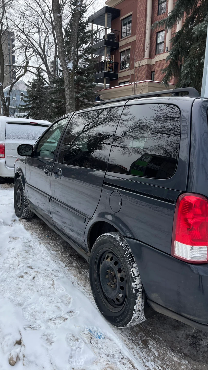 2009 Chevrolet Uplander LT Minivan - photo 5