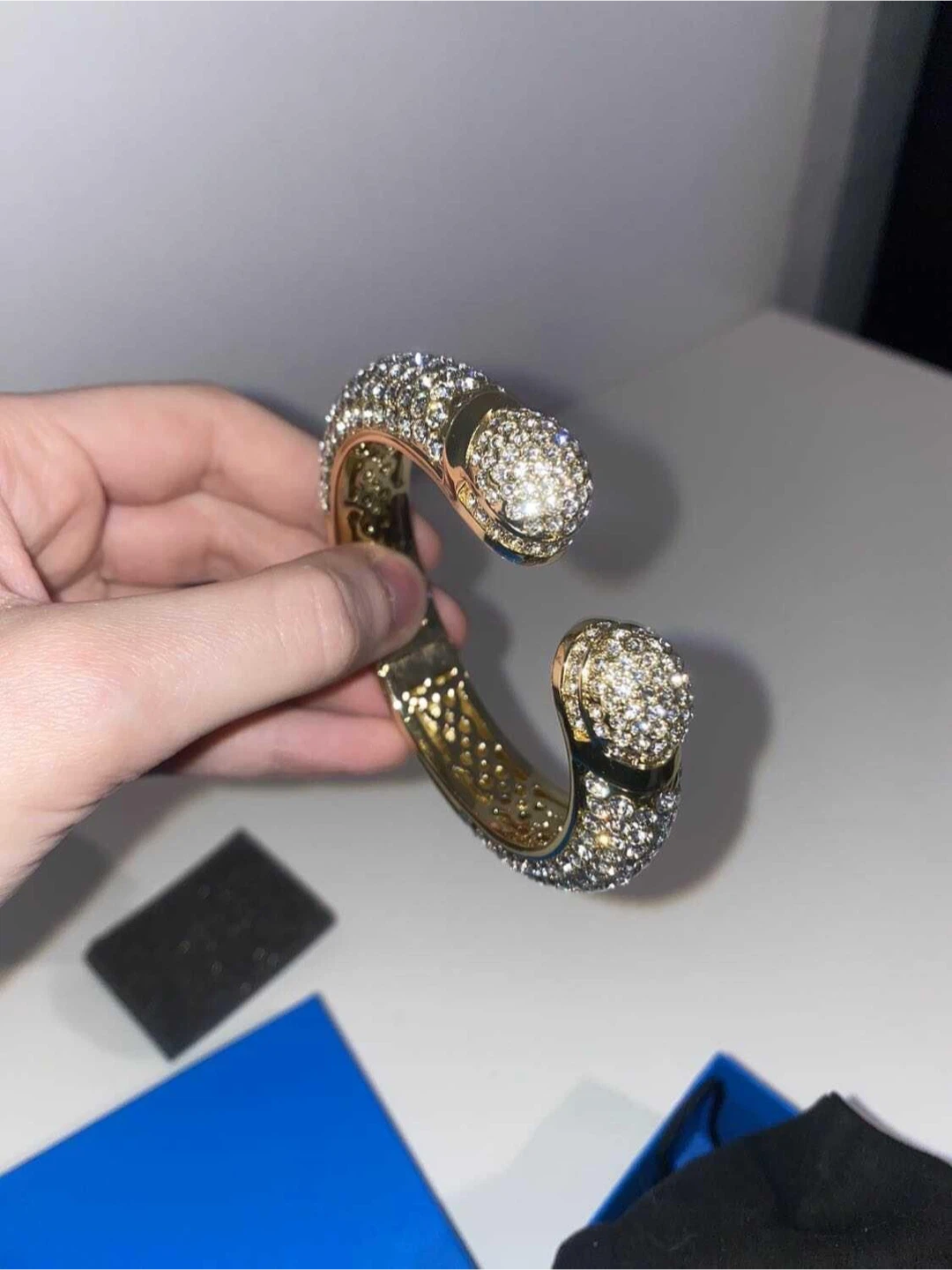 Joan Boyce gold bangle - photo 2