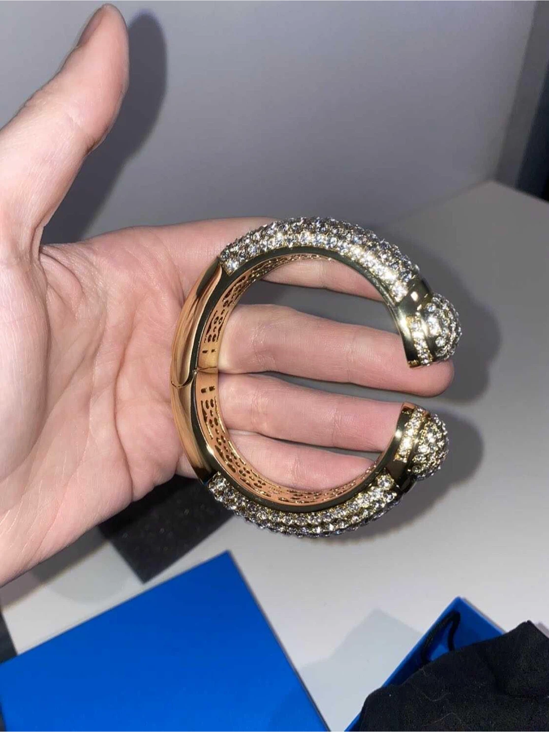 Joan Boyce gold bangle - photo 3