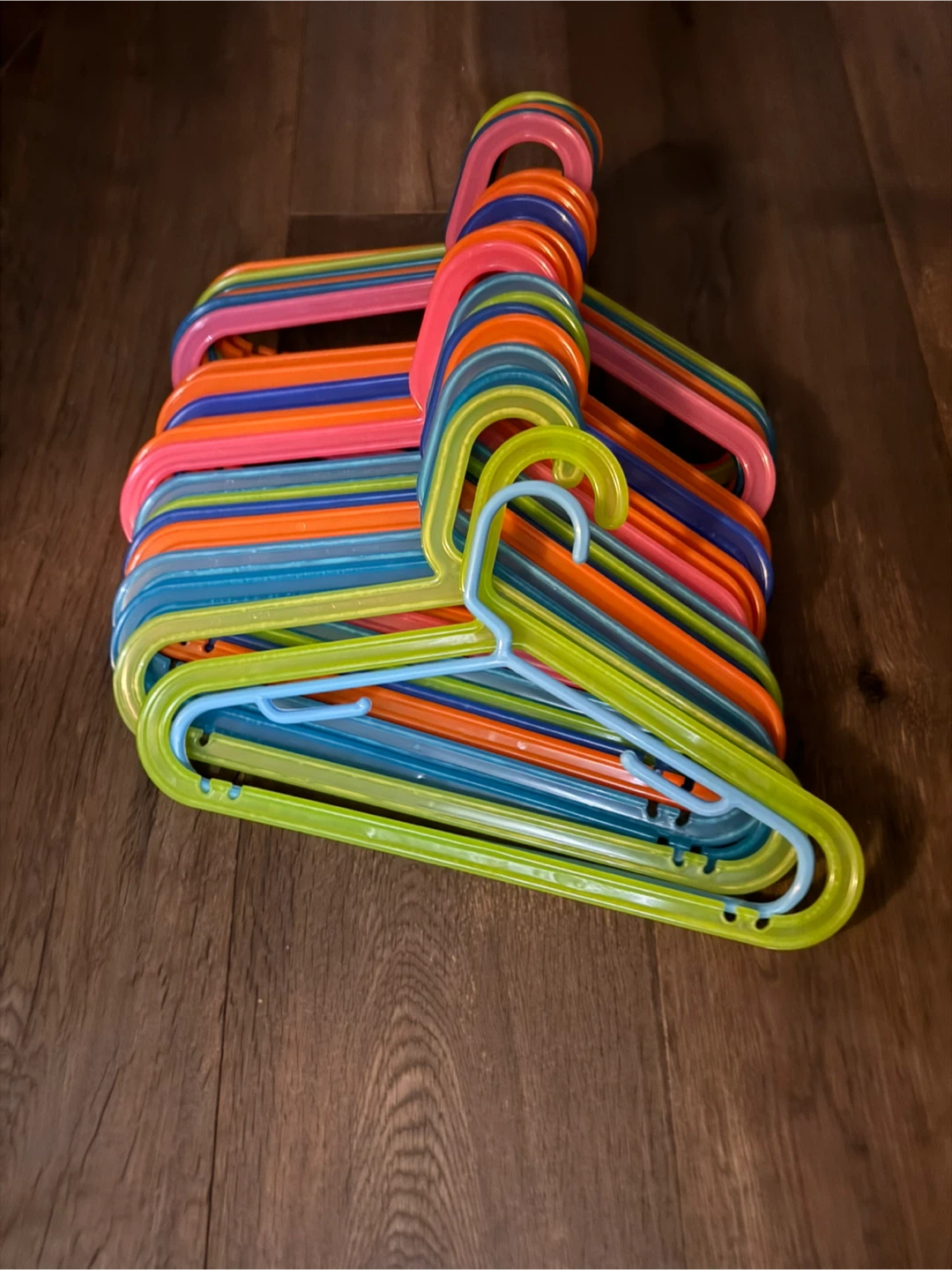 Plastic Clothes Hangers (Set of 20)