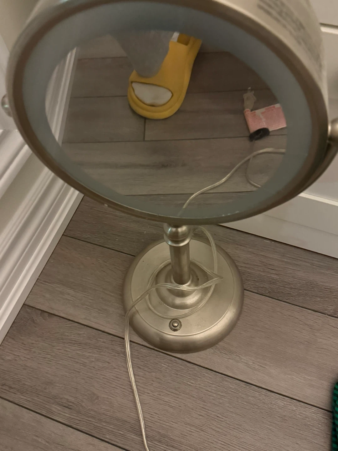 Magnifying Makeup Mirror with Light