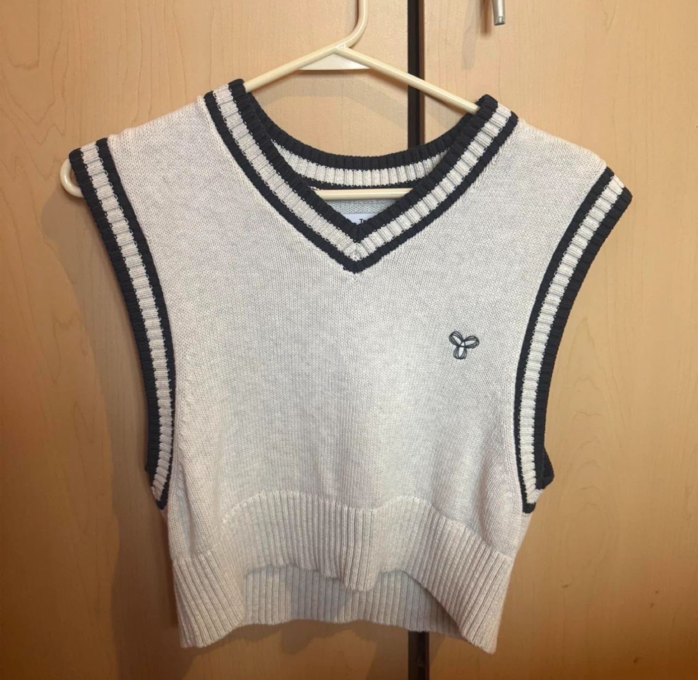 Tna Women's Vest XS Cream and Black Striped V-Neck Sweater Vest