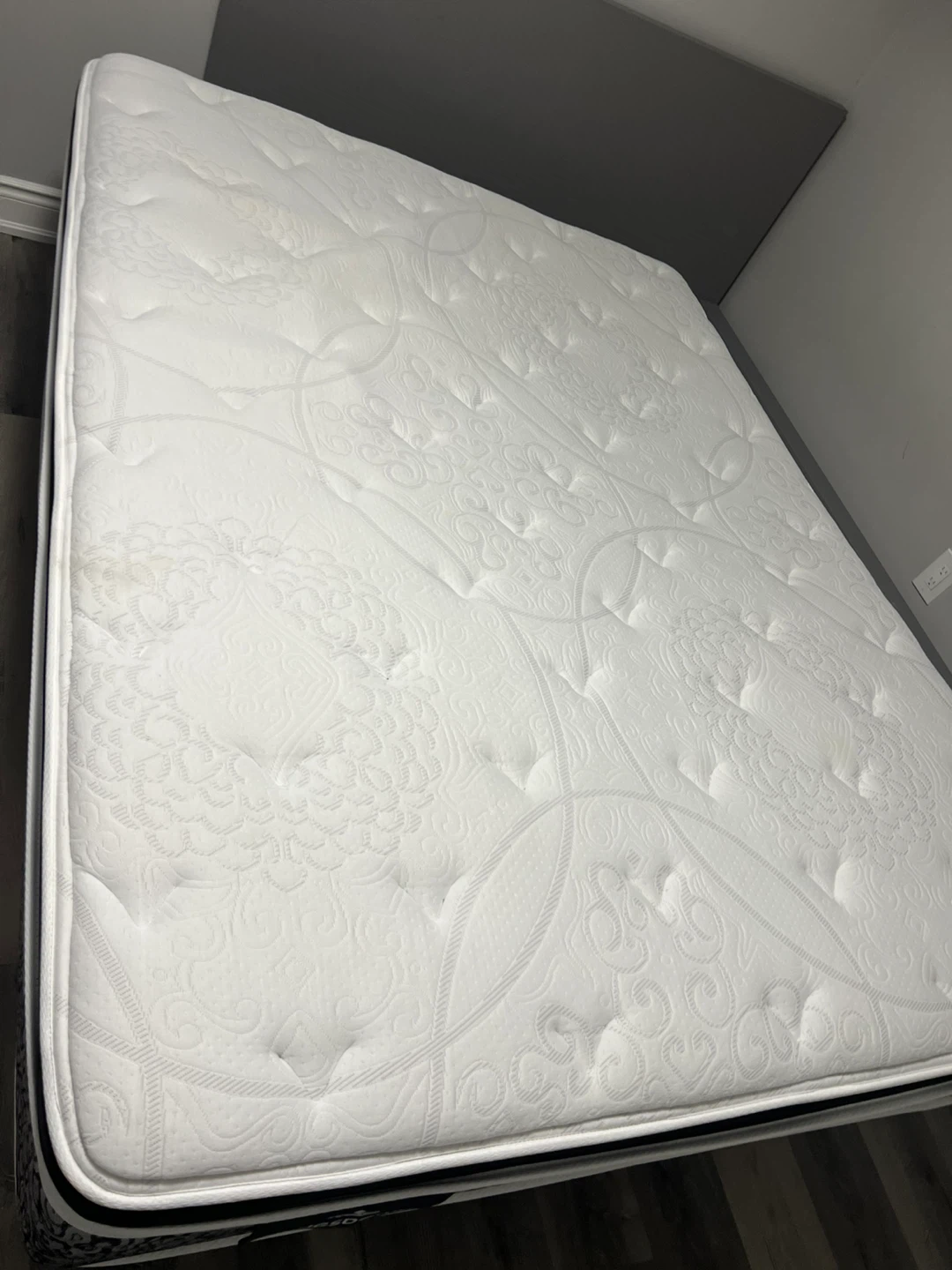 Kingsdown Mattress - photo 3