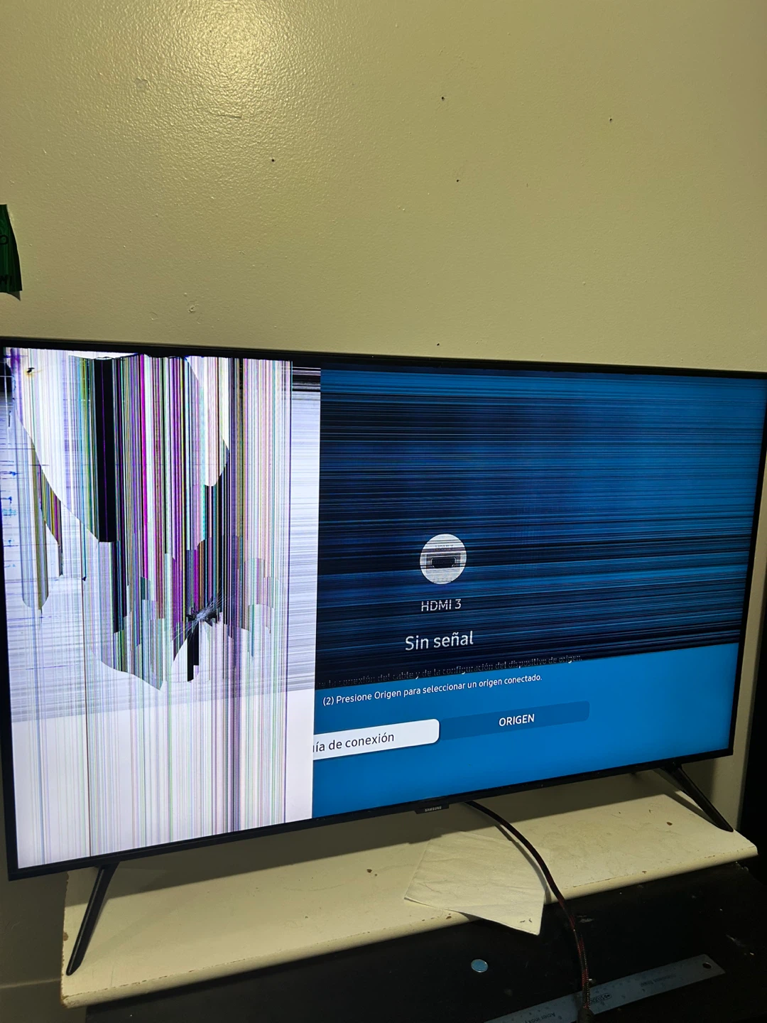 Samsung TV (Damaged Screen)