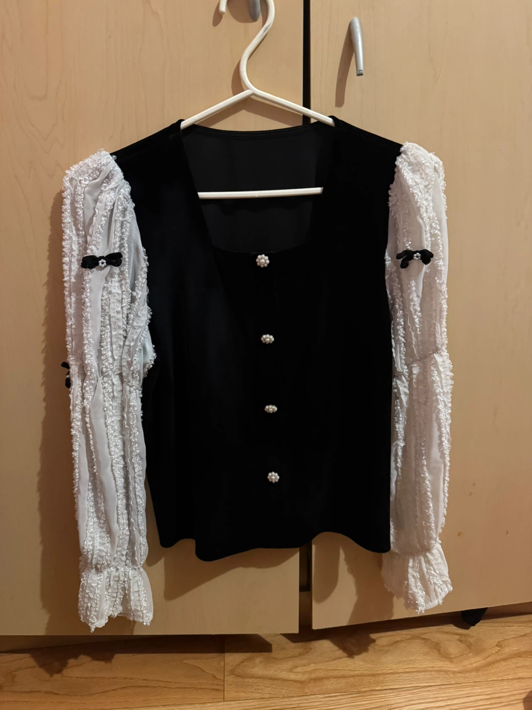 Black and White Puff Sleeve Top