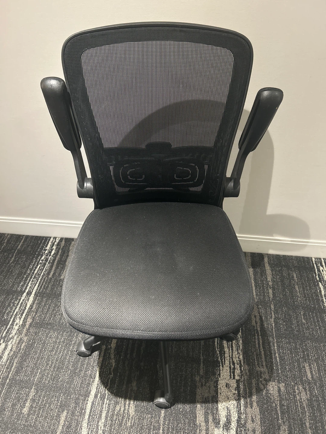Black Mesh Office Chair - photo 2