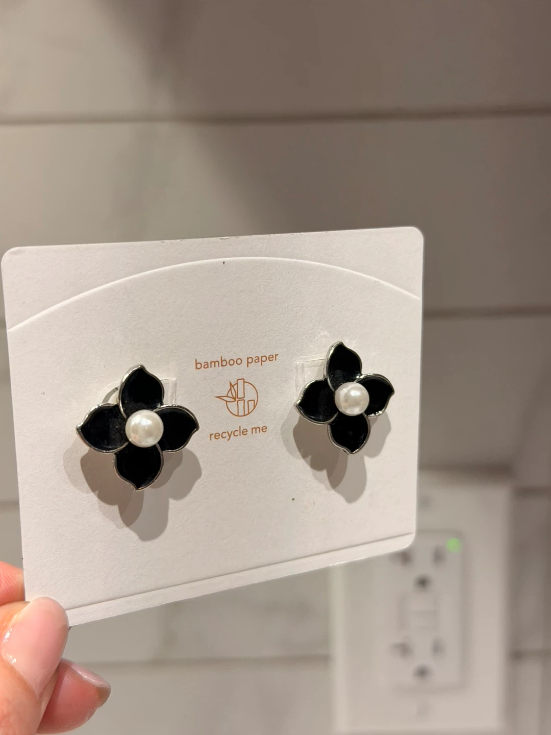 Black floral stud earrings with pearl - photo 2