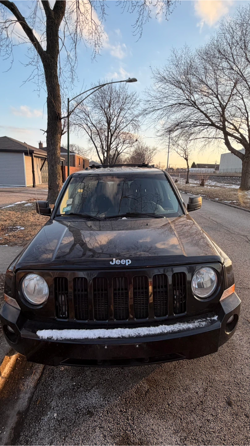 Black Jeep Patriot 4x4 SUV - photo 2