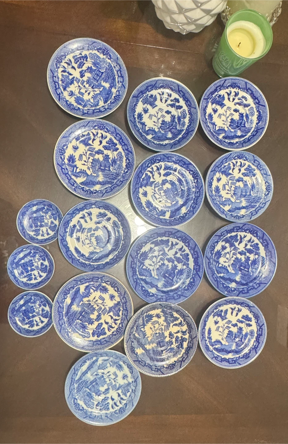 Set of Blue Willow Pattern Plates & Saucers - photo 2