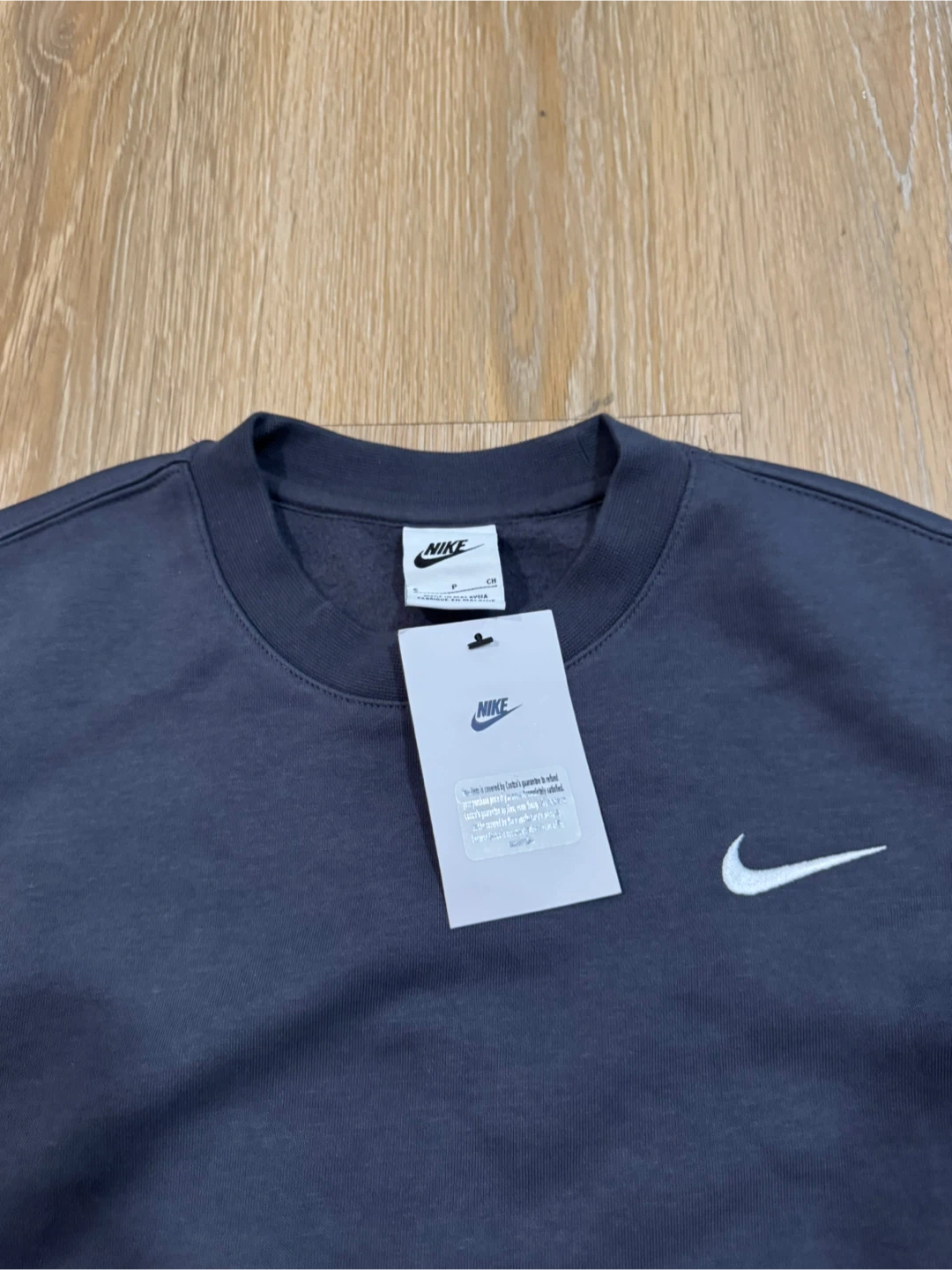 Nike Men’s Dark Grey Crewneck Size Small - photo 2
