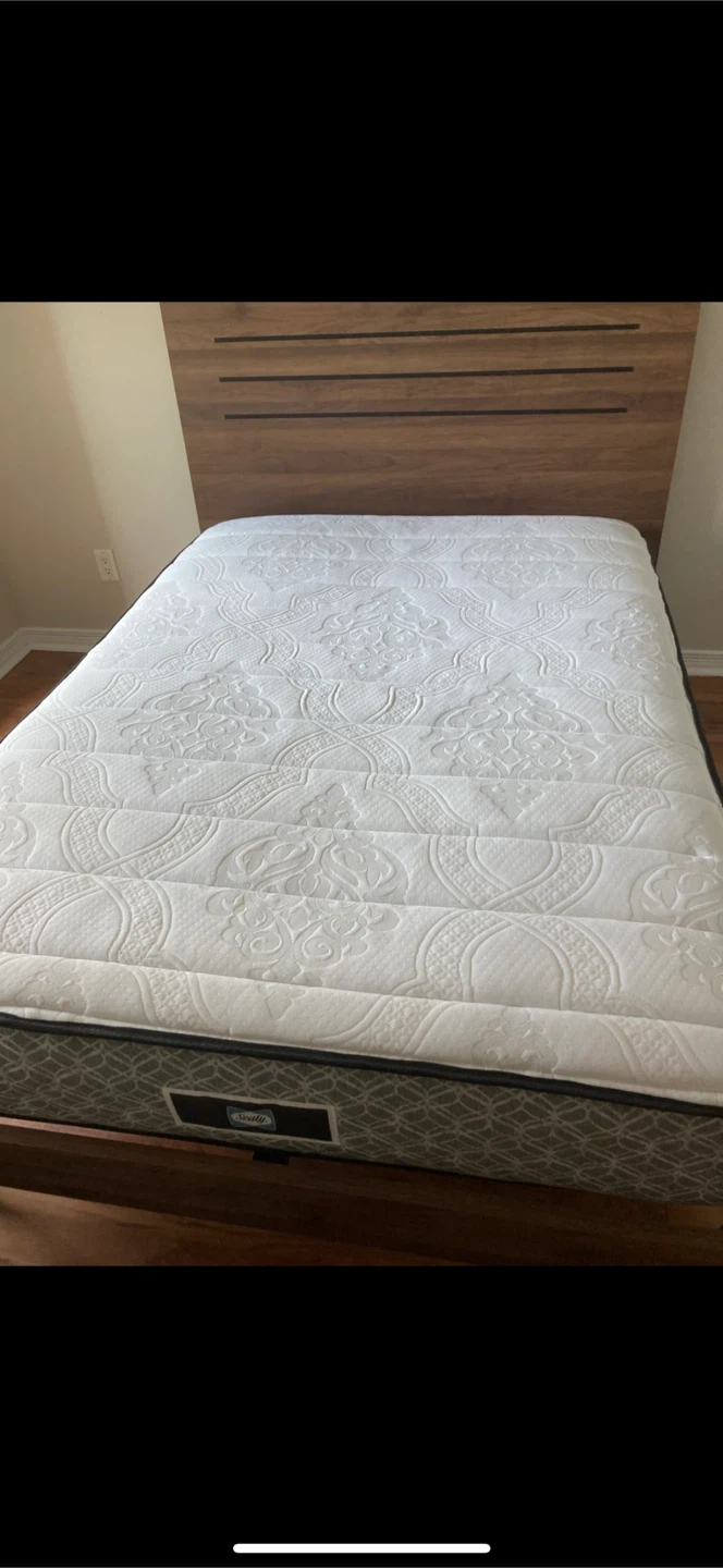 Sealy Mattress with Wooden Headboard - photo 2