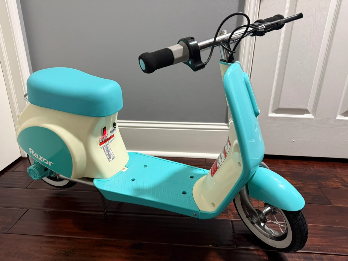 Razor Pocket Mod Petite Electric Scooter - Petite Blue
