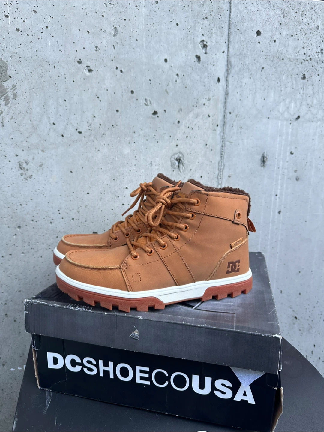 BRAND NEW W BOX DC Shoes Woodland Boots - Size 8.5