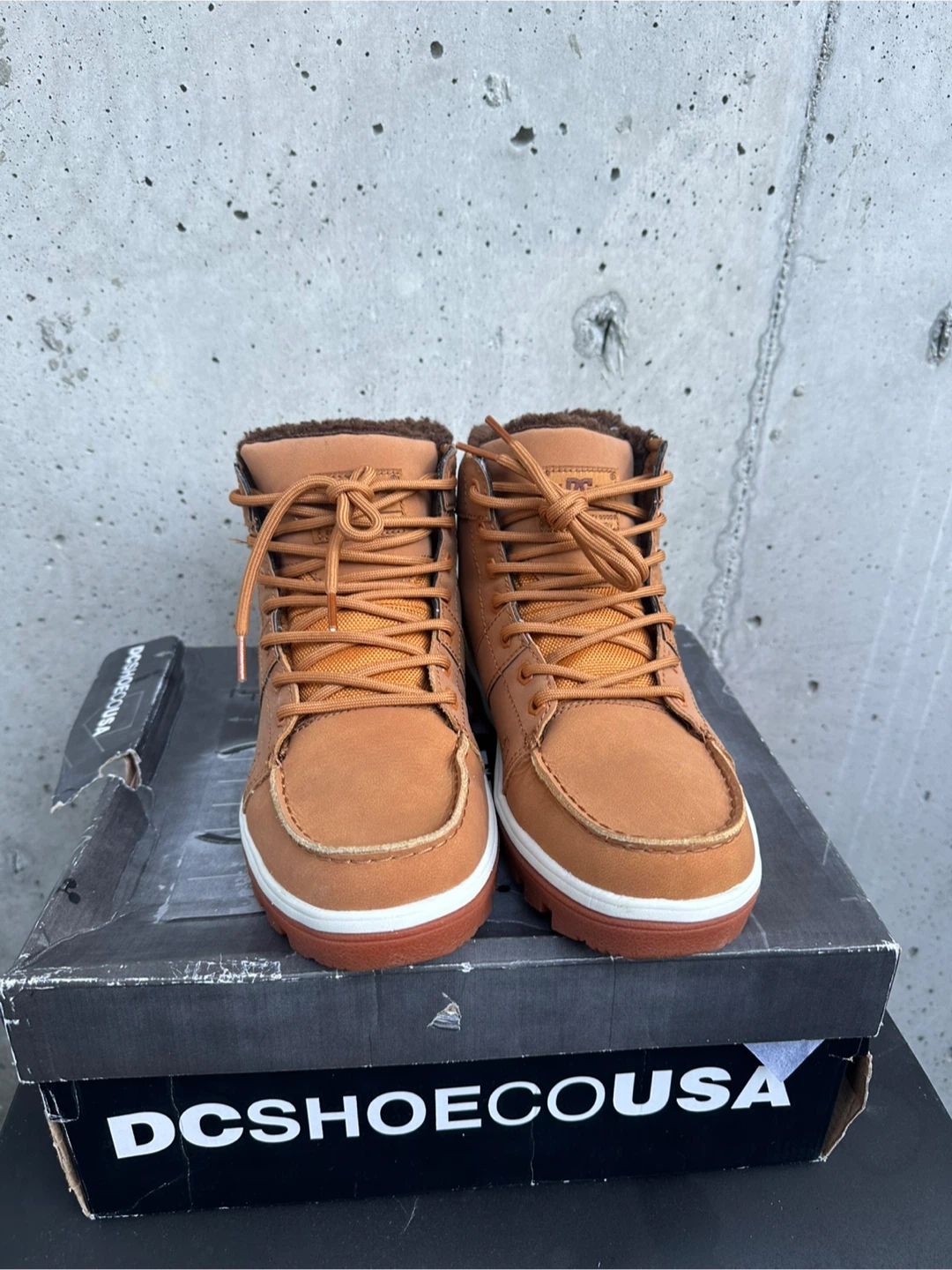 BRAND NEW W BOX DC Shoes Woodland Boots - Size 8.5 - photo 4