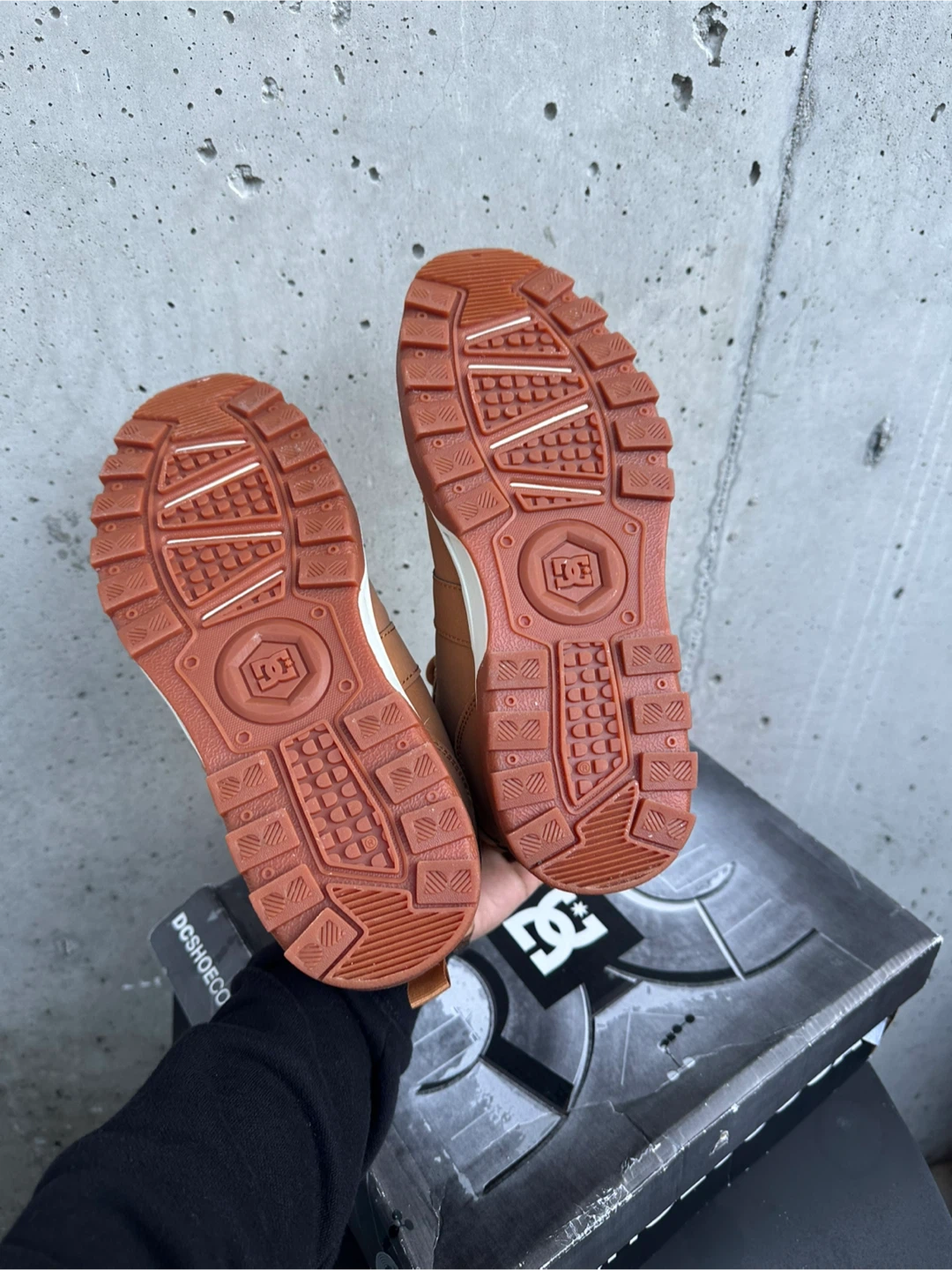 BRAND NEW W BOX DC Shoes Woodland Boots - Size 8.5 - photo 3
