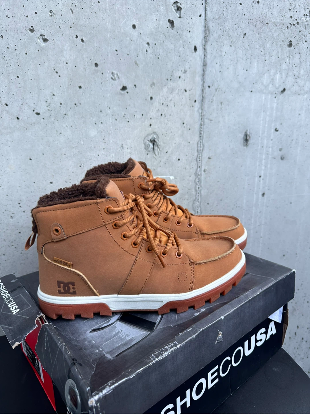 BRAND NEW W BOX DC Shoes Woodland Boots - Size 8.5 - photo 2