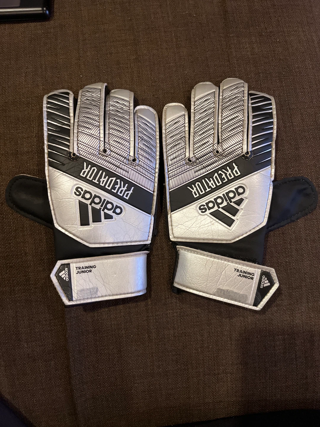 Adidas Predator Training Junior Goalie Gloves Size 5