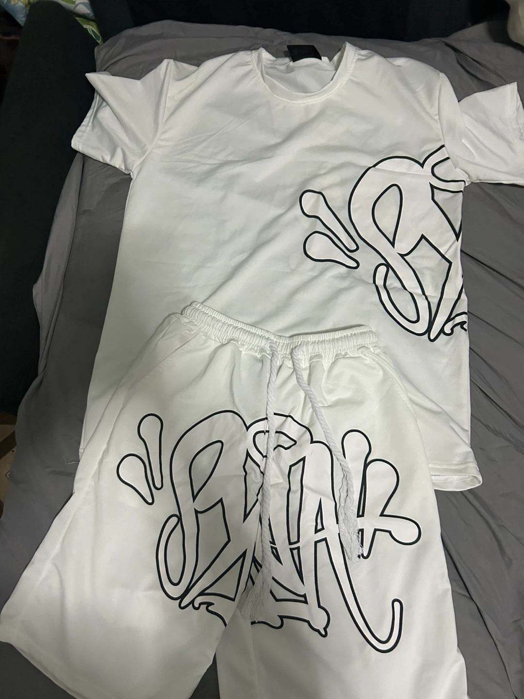 White T-Shirt and Shorts Set with Graphic Print - photo 2