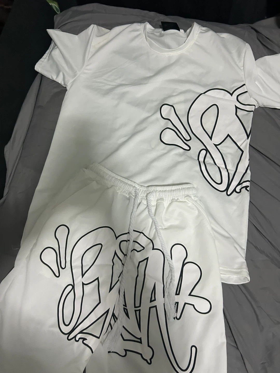 White T-Shirt and Shorts Set with Graphic Print - photo 4