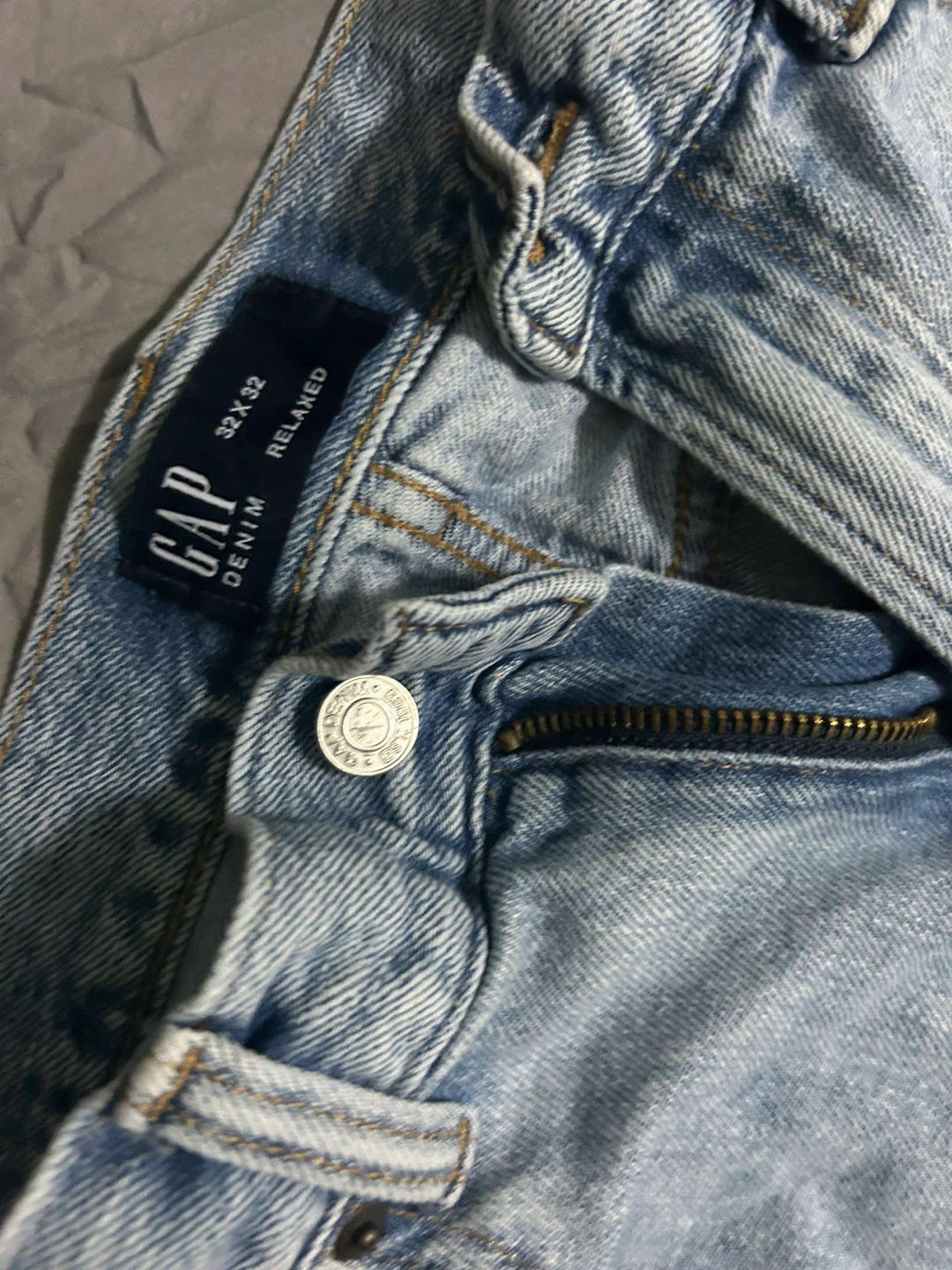 GAP Relaxed Fit Light Wash Denim Jeans - 32x32 - photo 2