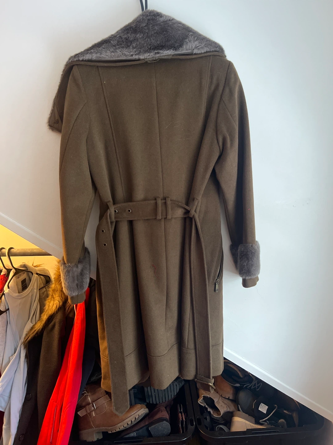Vince Camuto Women's coat Faux Fur Collar - Size M - photo 2