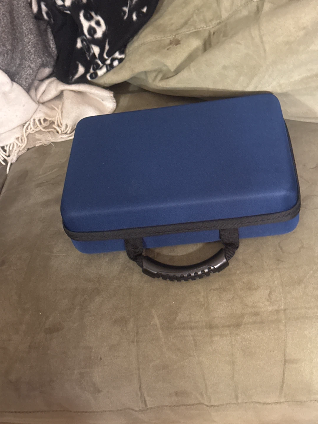Battery storage case with battery tester - photo 3
