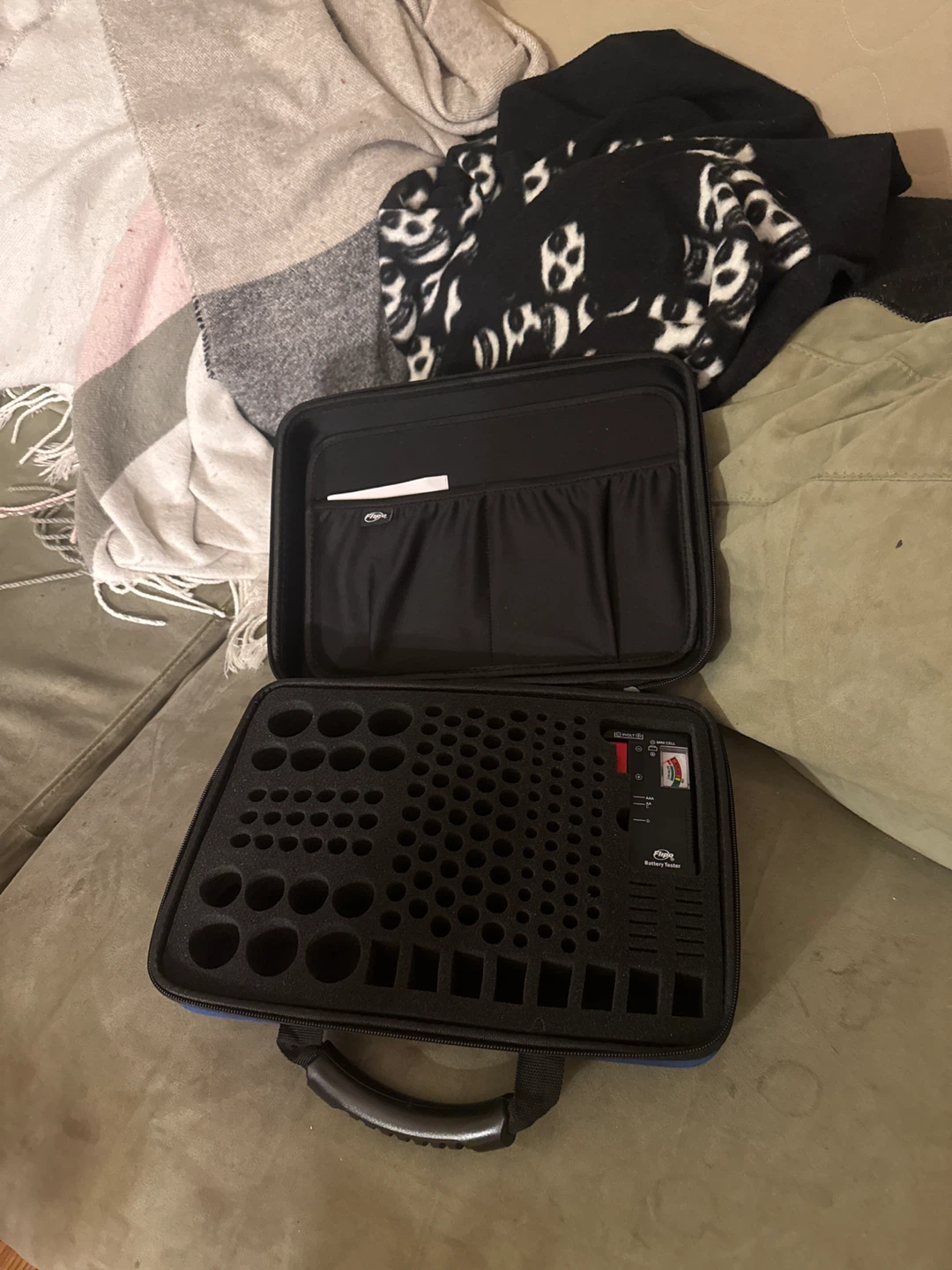 Battery storage case with battery tester - photo 2