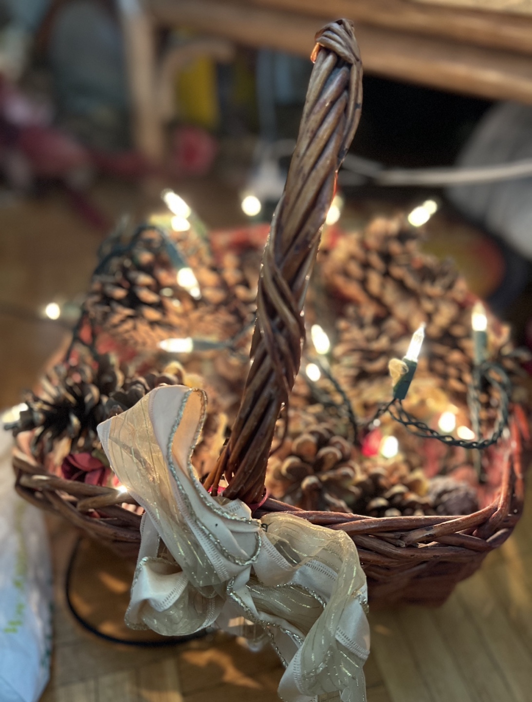 Wicker Basket with Handle and Lights