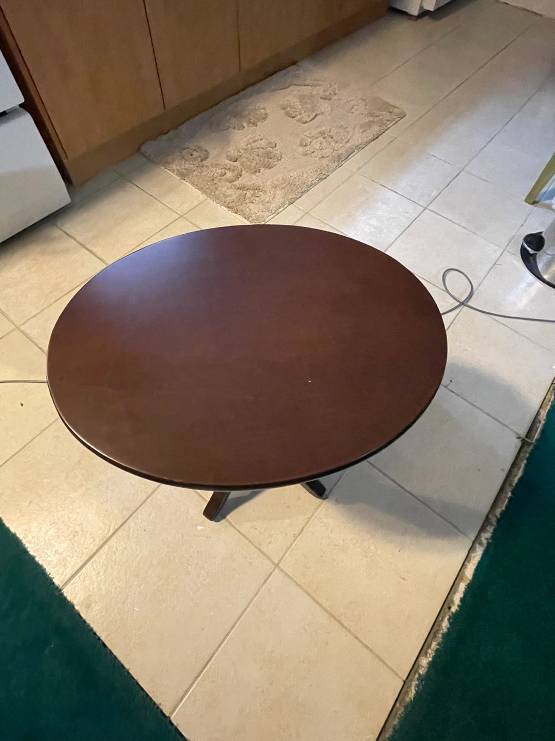 Round Pedestal Dining Table - photo 2
