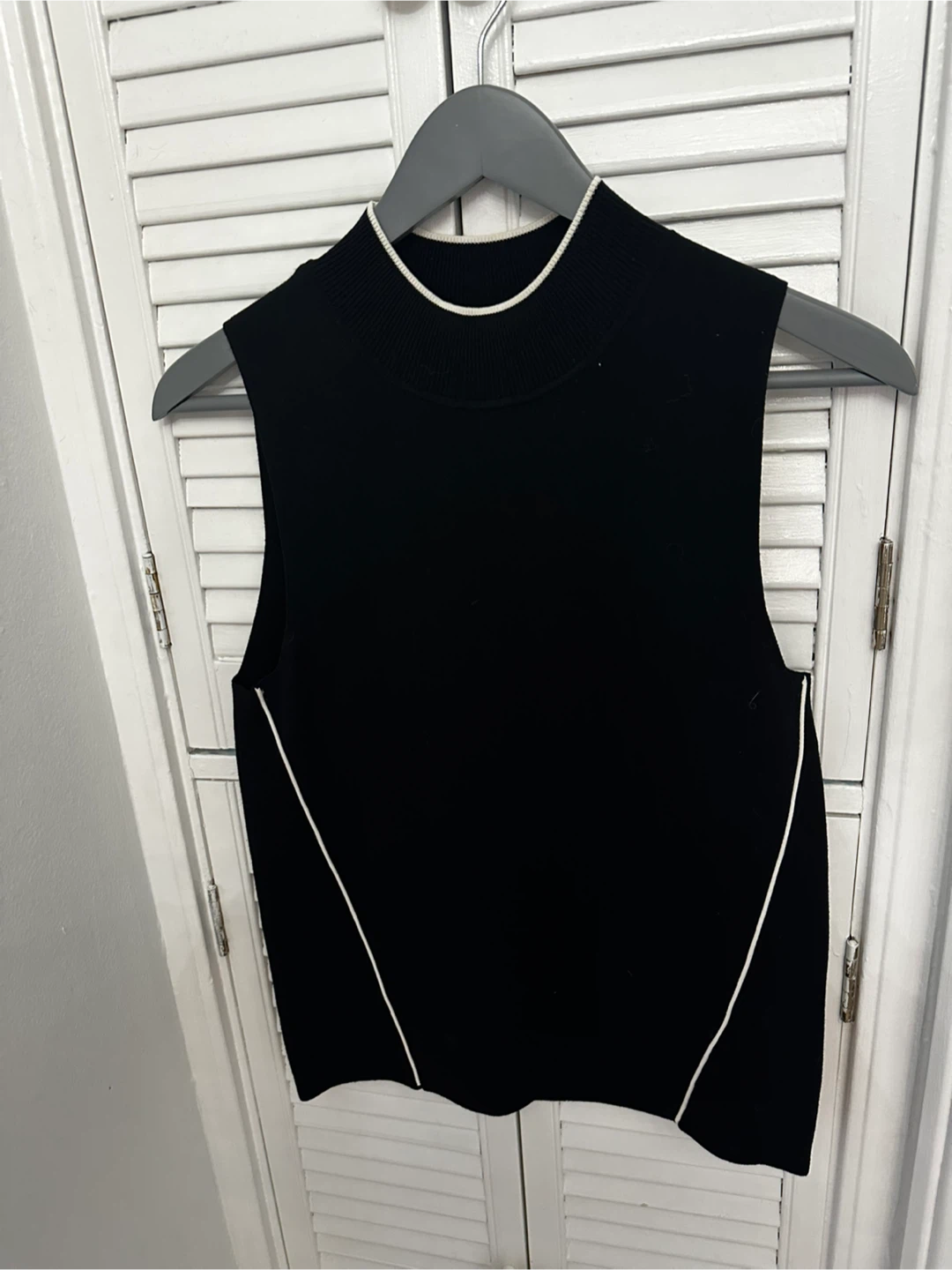 Banana Republic Black Sleeveless Mock Neck Top - photo 2
