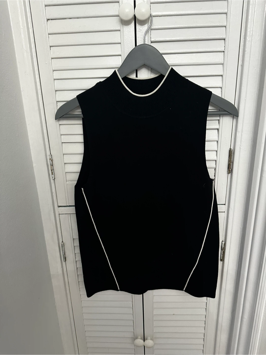Banana Republic Black Sleeveless Mock Neck Top