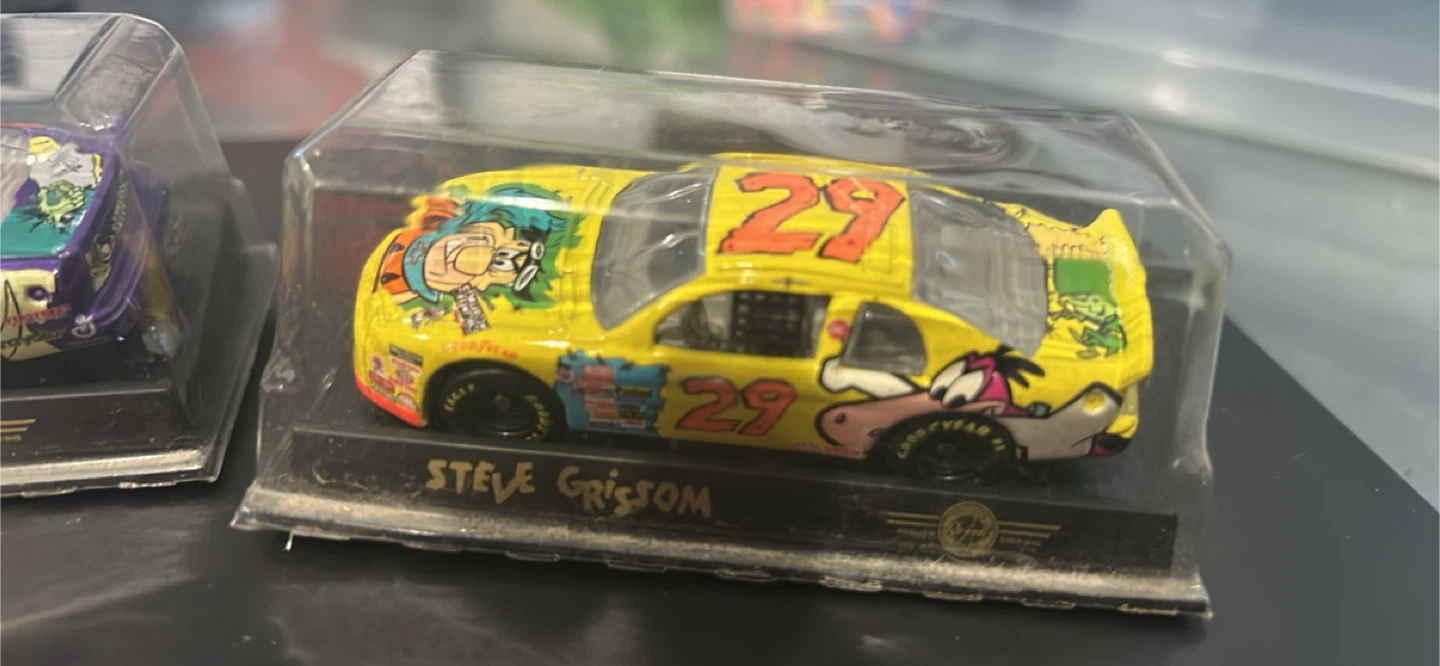 NASCAR Hotwheels - photo 2