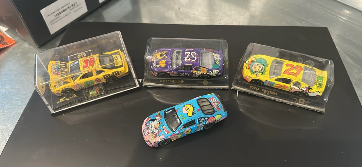 NASCAR Hotwheels - photo 4