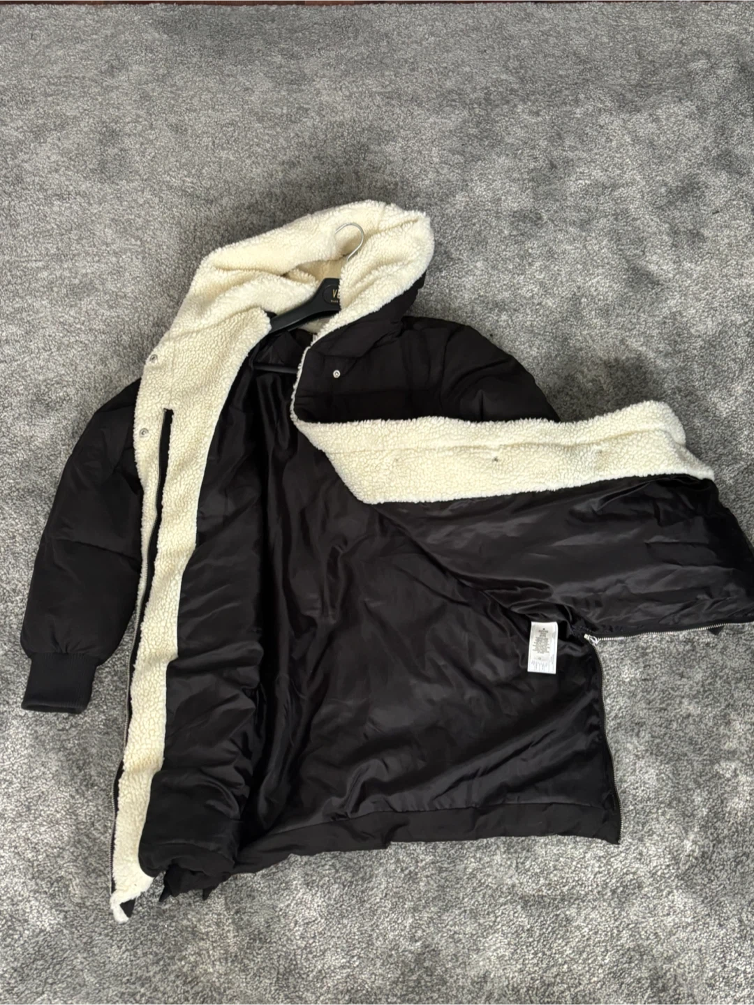 Garage - Women’s hooded black Sherpa coat - photo 2