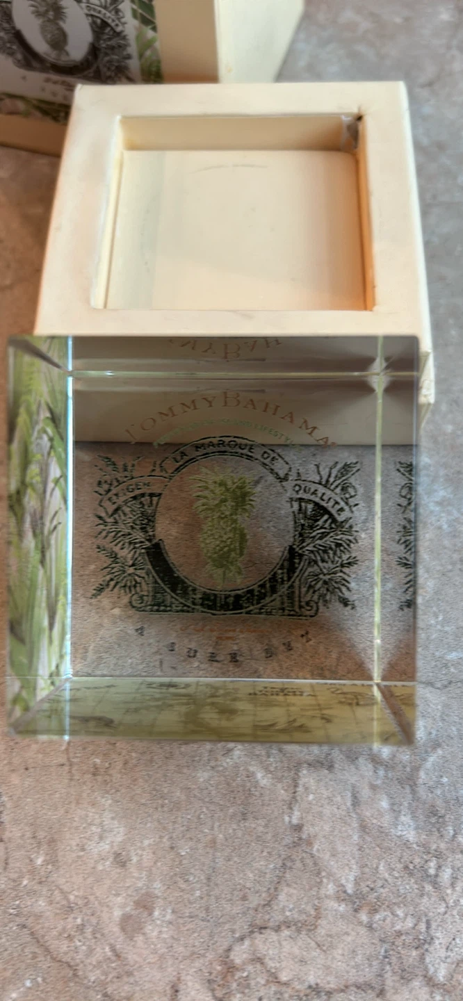 Tommy Bahama glass paperweight - photo 3