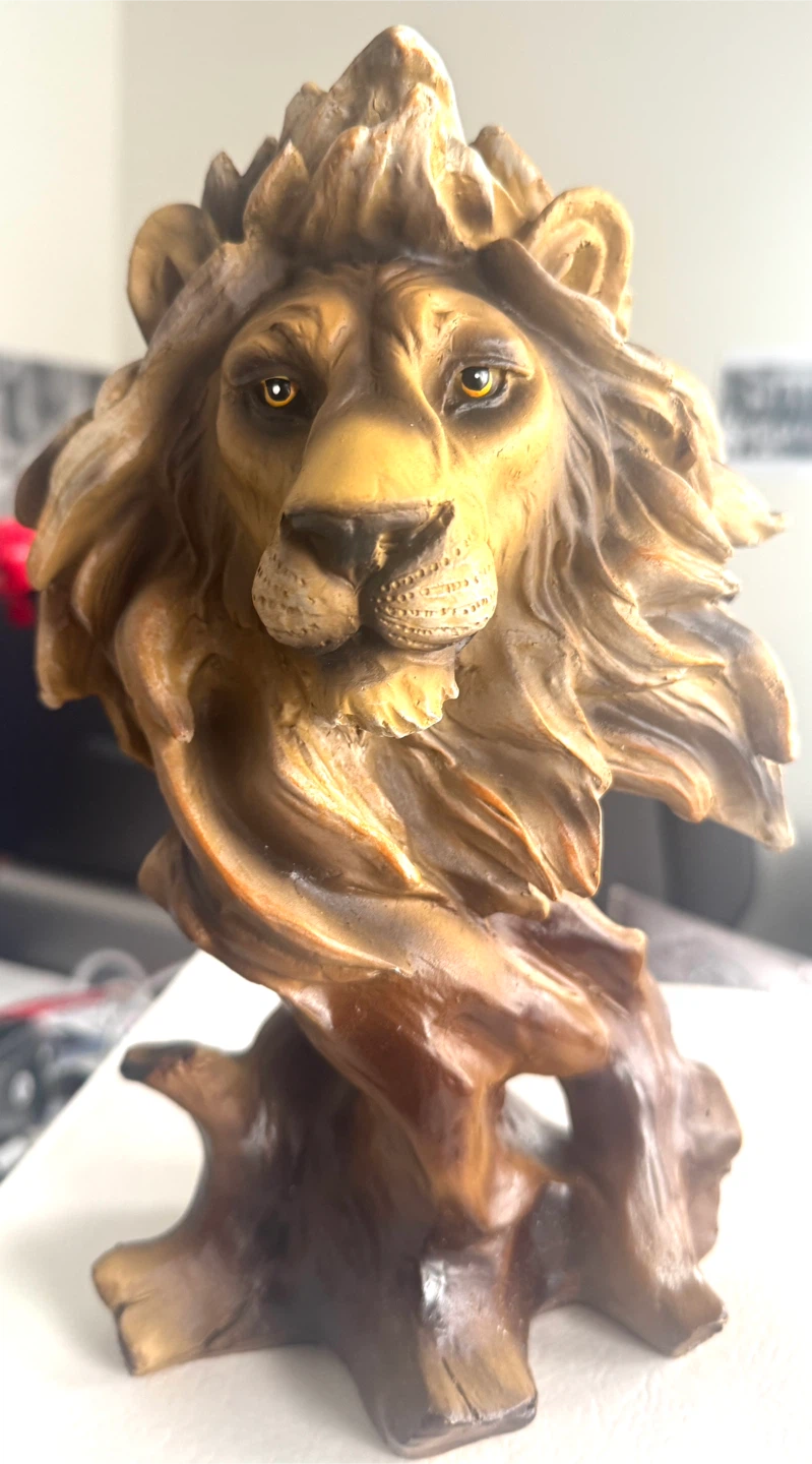 Lion Head Sculpture (Wooden) LEO